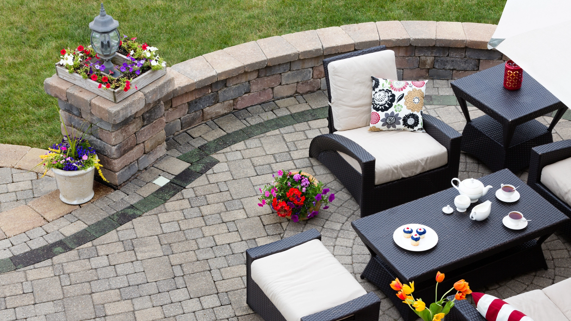 Here's Why You Should Be Building Your New Patio Out of Pavers